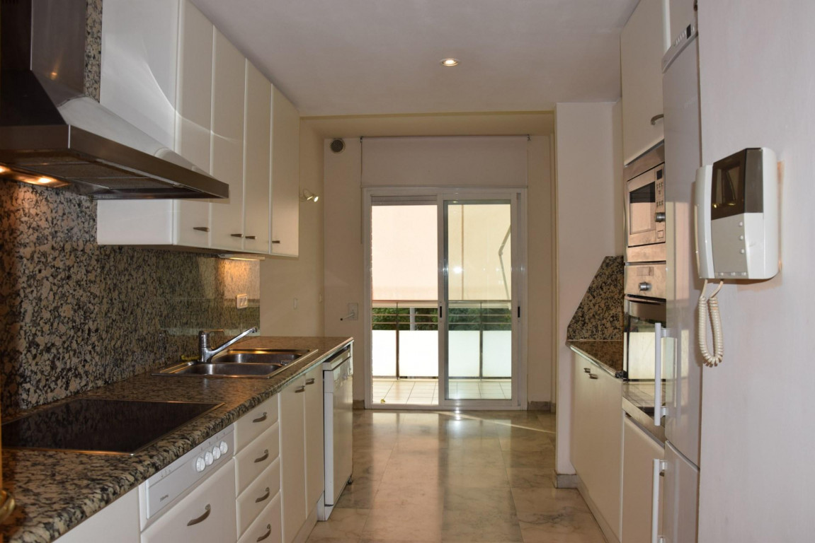 Amazing corner apartment located next to Casernes