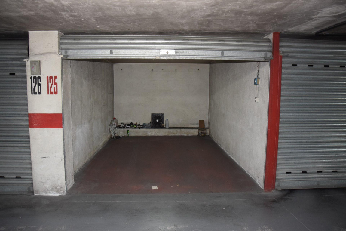 Closed garage in l'Eixample