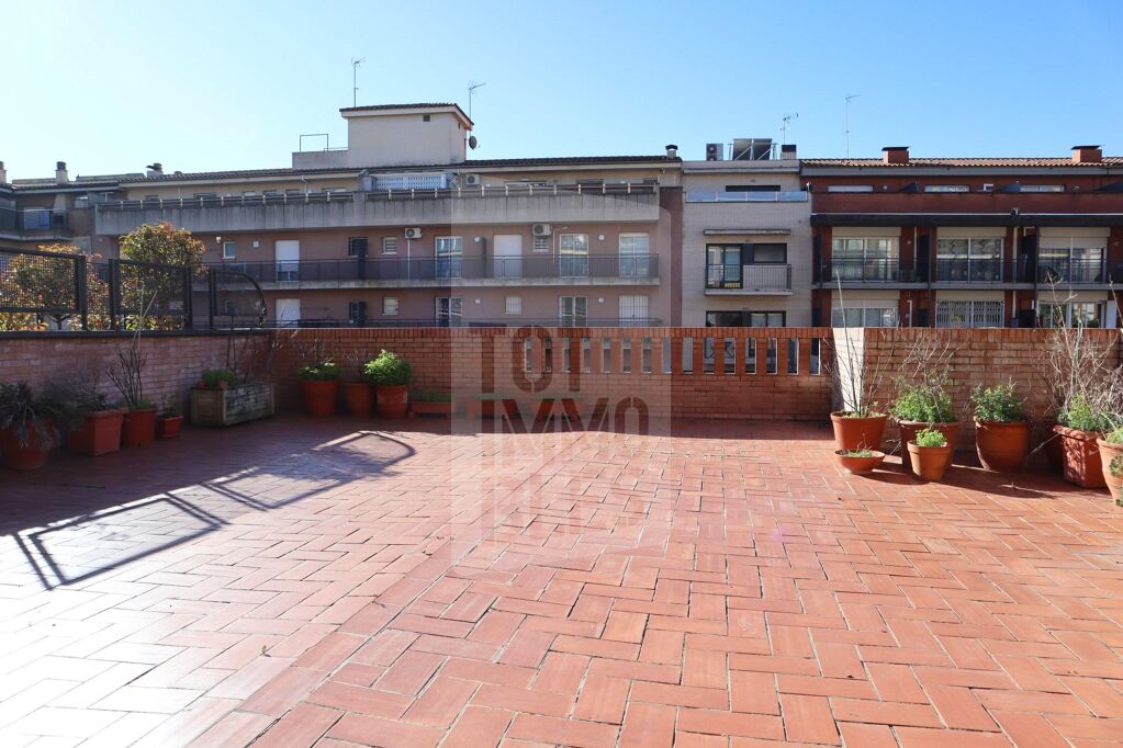 Gran pis familiar amb terrassa, pàrquing i traster a l'Eixample