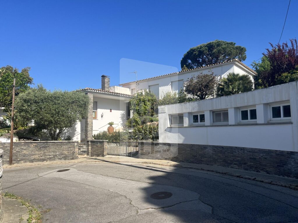 Casa amb espectaculars vistes al mar de Sant Feliu de Guíxols. Tranquilitat, llum i espai a la Costa Brava