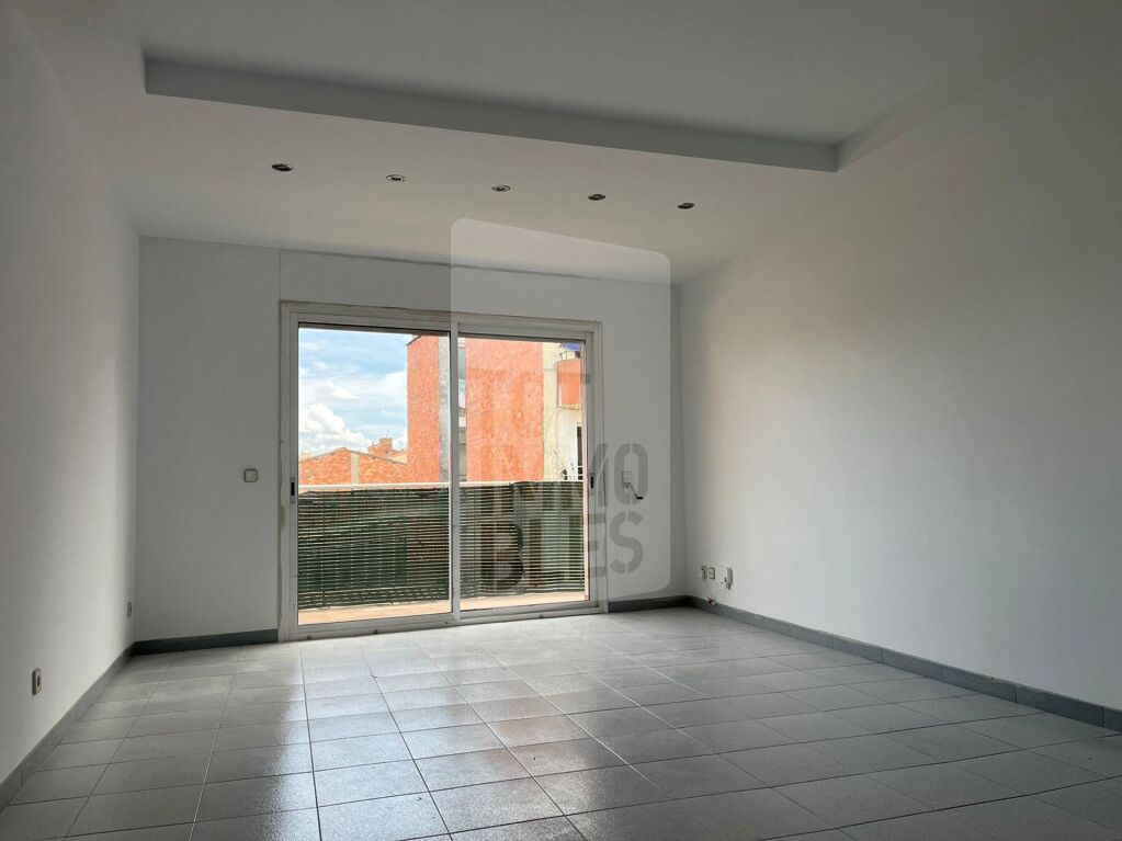 Pis de 4 habitacions amb annex
