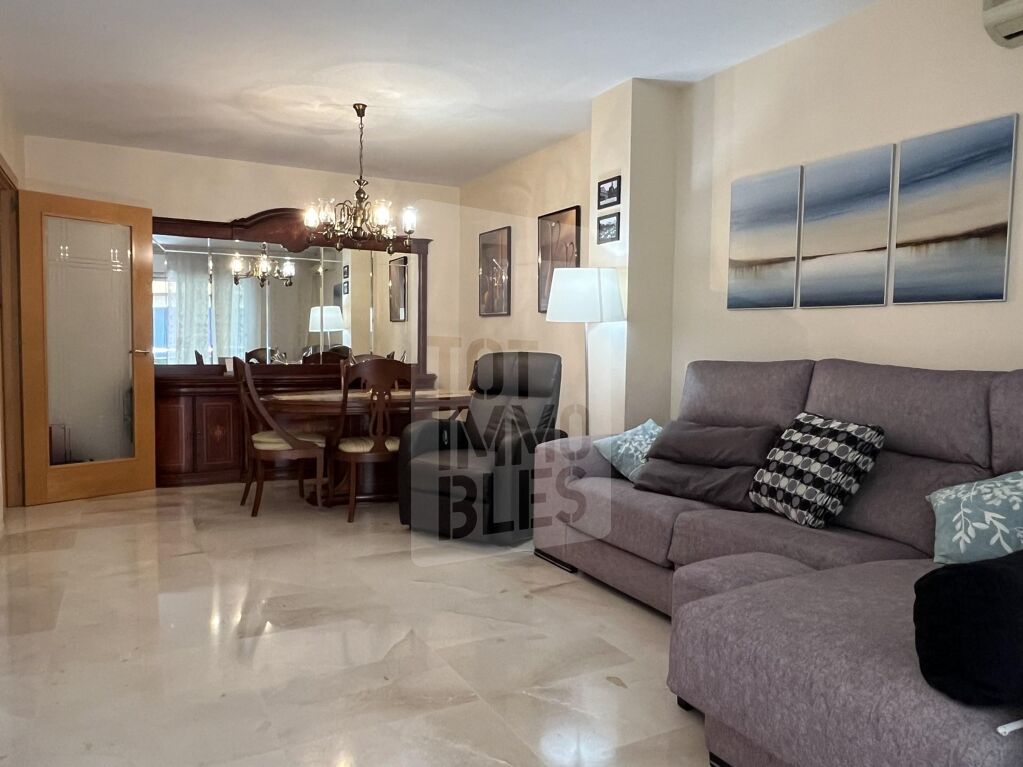 Pis ideal families a la zona Eixample Sud en una finca de pocs veïns