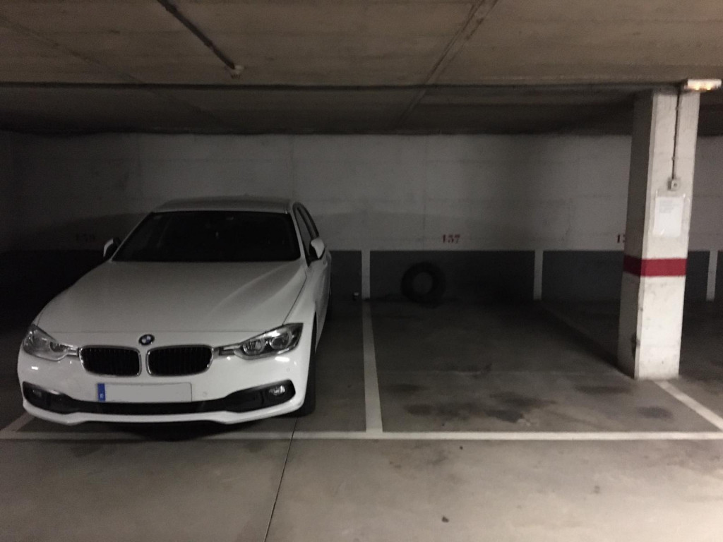 Plaça d'aparcament a Santa Eugènia.