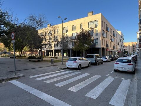 Excellente opportunité pour les investisseurs ! Appartement quasi neuf avec parking dans un quartier en plein développement.