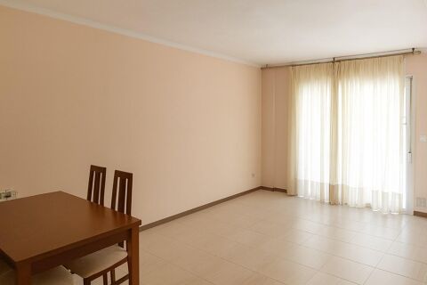 Opportunité d'investissement dans le quartier de Pericot ! Appartement lumineux avec terrasse et place de parking.