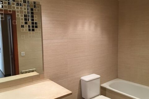 Opportunité d'investissement dans le quartier de Pericot ! Appartement lumineux avec terrasse et place de parking.