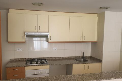 Opportunité d'investissement dans le quartier de Pericot ! Appartement lumineux avec terrasse et place de parking.