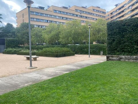 Piso exterior, luminoso y con piscina cerca de la estación de Girona