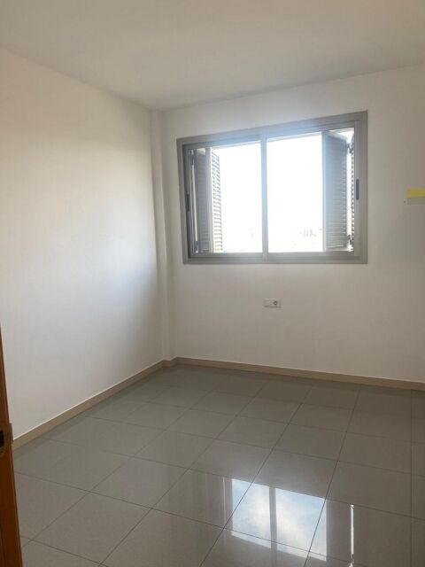 Appartement lumineux avec piscine extérieure près de la gare de Gérone