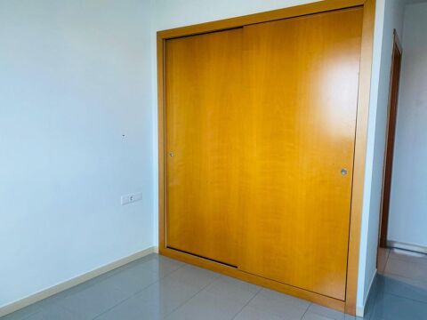 Appartement lumineux avec piscine extérieure près de la gare de Gérone