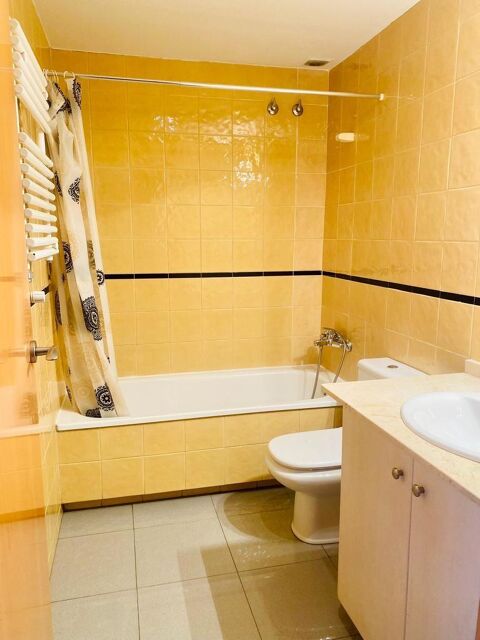 Appartement lumineux avec piscine extérieure près de la gare de Gérone