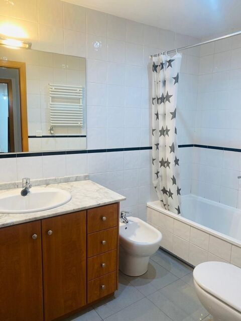 Appartement lumineux avec piscine extérieure près de la gare de Gérone