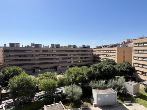 Pis exterior, lluminós i amb piscina a prop de l´estació de Girona