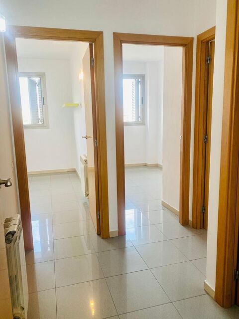 Appartement lumineux avec piscine extérieure près de la gare de Gérone