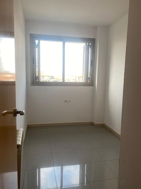 Appartement lumineux avec piscine extérieure près de la gare de Gérone