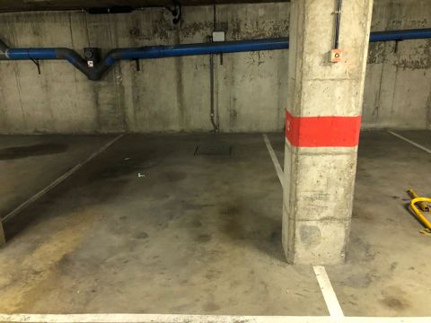 Plaça d'aparcament a Girona