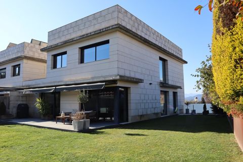 Xalet aparellat a Palau