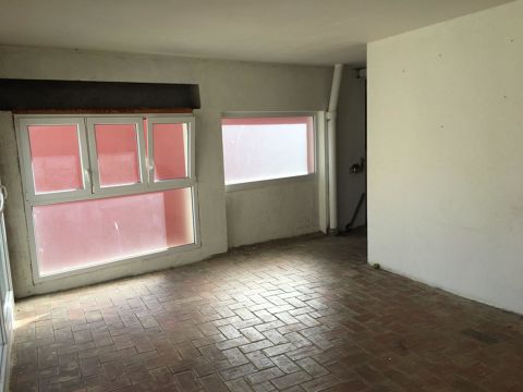 Casa esquinera a tres vientos en el centro del pueblo
