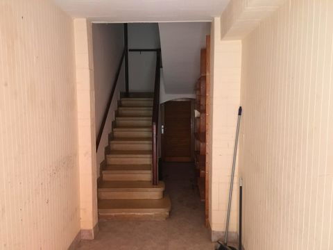 Casa esquinera a tres vientos en el centro del pueblo