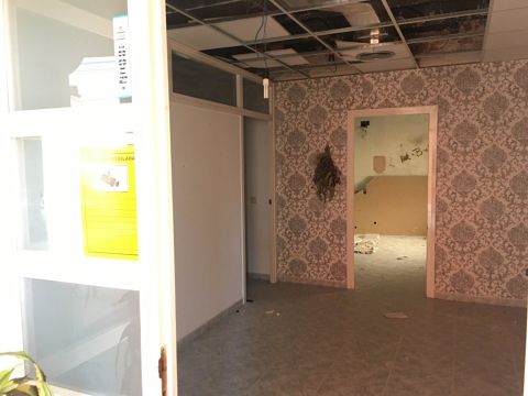 Casa esquinera a tres vientos en el centro del pueblo