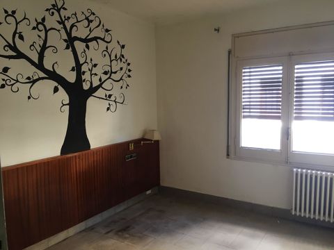 Casa esquinera a tres vientos en el centro del pueblo