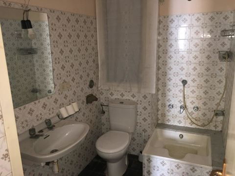 Casa esquinera a tres vientos en el centro del pueblo