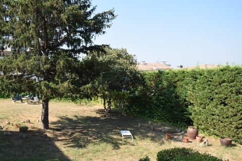 Casa en planta baja con jardín en Palau