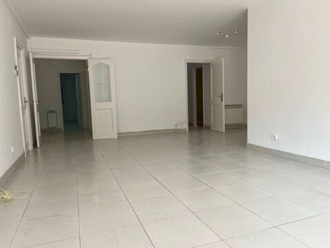 Appartement de 4 chambres avec une grande terrasse à Girona