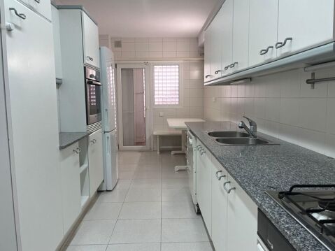 Pis de 4 habitacions amb gran terrassa a Girona