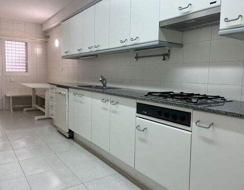 Pis de 4 habitacions amb gran terrassa a Girona