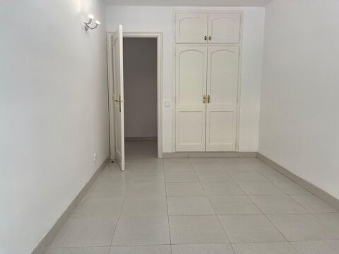 Pis de 4 habitacions amb gran terrassa a Girona