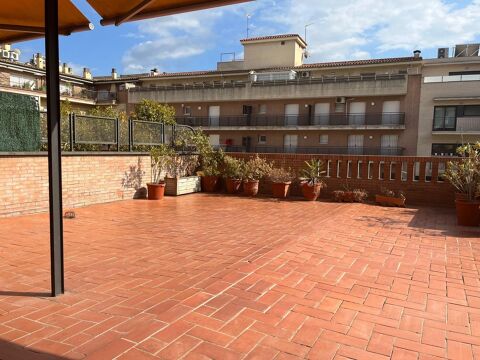 Pis de 4 habitacions amb gran terrassa a Girona