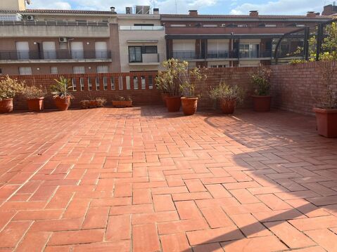 Appartement de 4 chambres avec une grande terrasse à Girona 