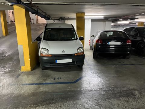 Parking space in Independència square