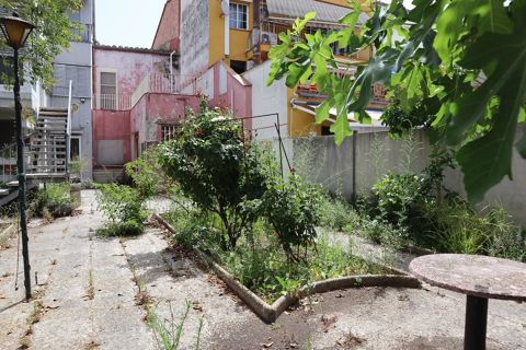 Casa amb jardí a Salt per a reformar