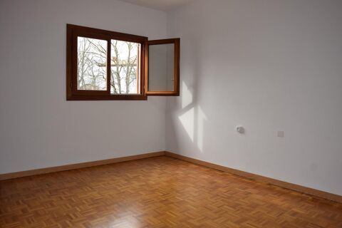 La casa ideal per a la teva família a Sant Narcís, amb jardí i garatge