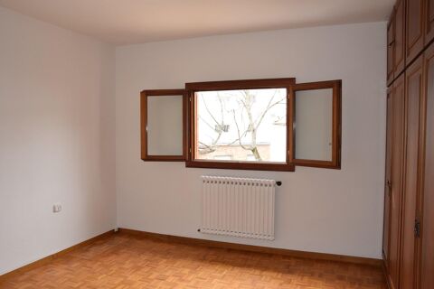 La casa ideal per a la teva família a Sant Narcís, amb jardí i garatge