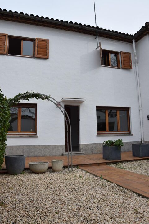 La casa ideal per a la teva família a Sant Narcís, amb jardí i garatge