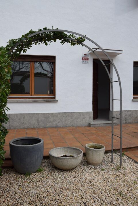 La casa ideal per a la teva família a Sant Narcís, amb jardí i garatge