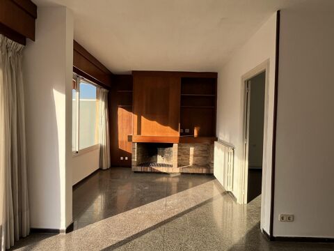 Penthouse for students at the heart of the Eixample in Girona