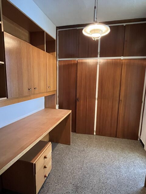 Penthouse for students at the heart of the Eixample in Girona
