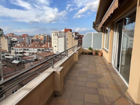 Penthouse for students at the heart of the Eixample in Girona