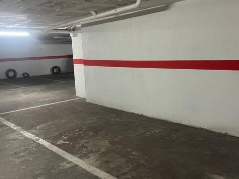 Aparcacament per a cotxe.