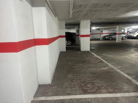 Aparcacament per a cotxe.