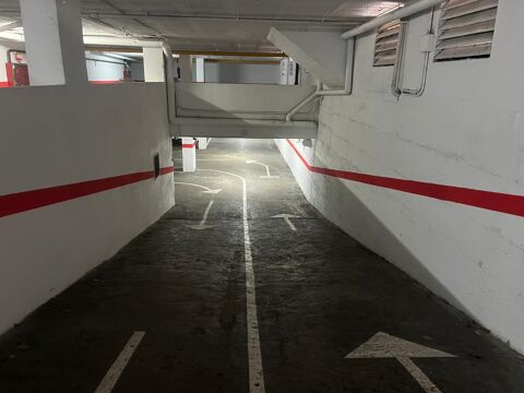 Aparcacament per a cotxe.