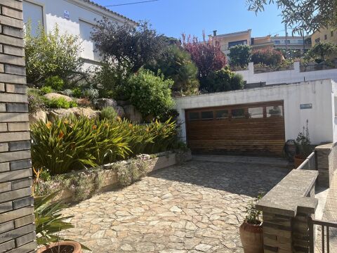 Casa amb espectaculars vistes al mar de Sant Feliu de Guíxols. Tranquilitat, llum i espai a la Costa Brava