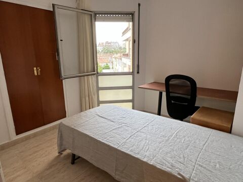 Pis de 4 habitacions per a estudiants