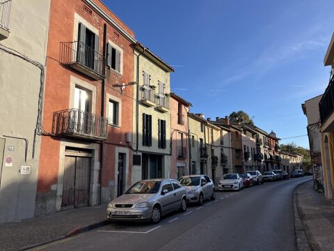 Local per reformar amb gran potencial i encant original