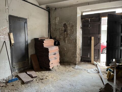 Local per reformar amb gran potencial i encant original