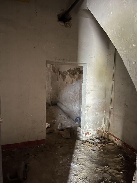 Local per reformar amb gran potencial i encant original